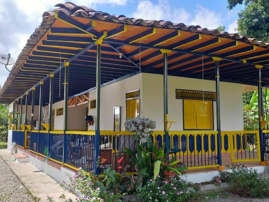 Casa Finca Villa Luz A 800 Mts Del Parque Del Cafe Montenegro Exterior photo