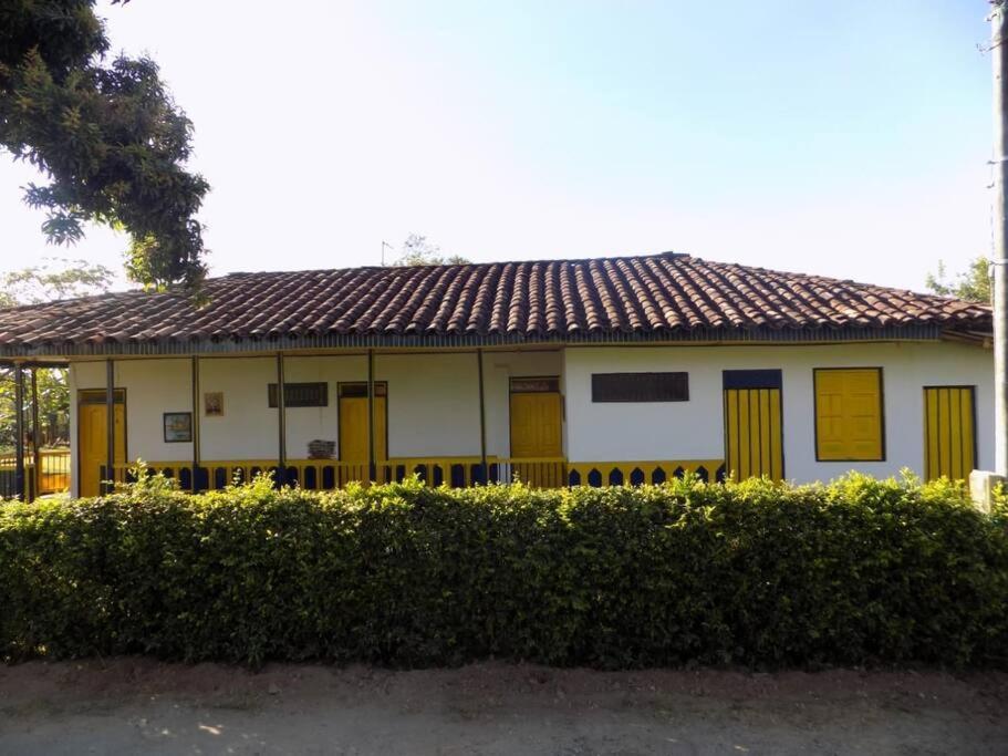Casa Finca Villa Luz A 800 Mts Del Parque Del Cafe Montenegro Exterior photo