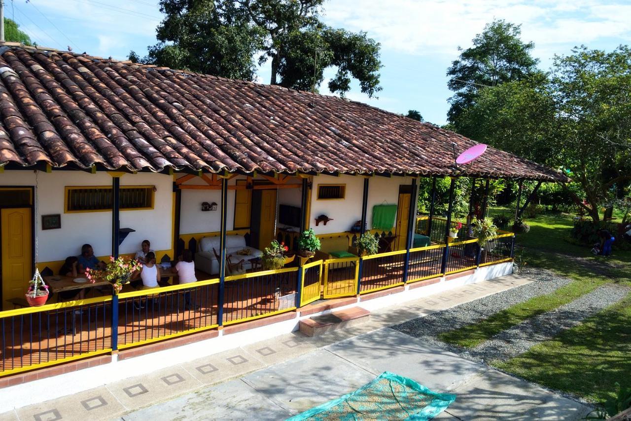 Casa Finca Villa Luz A 800 Mts Del Parque Del Cafe Montenegro Exterior photo