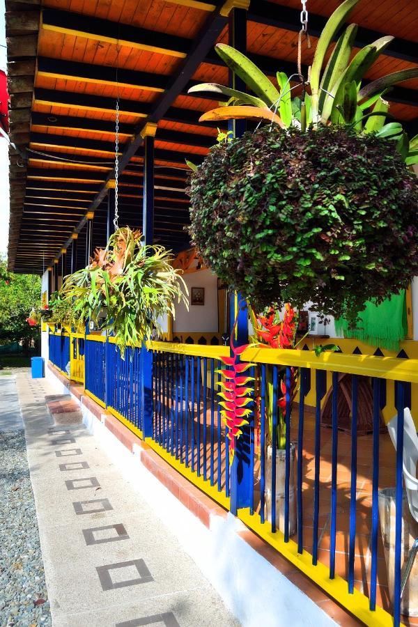 Casa Finca Villa Luz A 800 Mts Del Parque Del Cafe Montenegro Exterior photo
